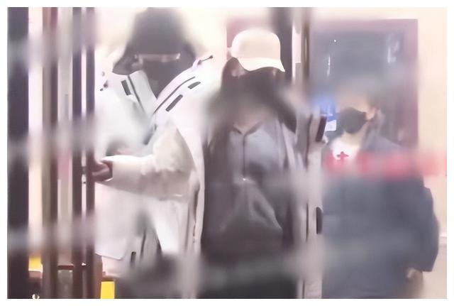 大S|3天7个瓜，婚内出轨，闺蜜插刀，拖欠工资，再曝恋情，娱圈太热闹