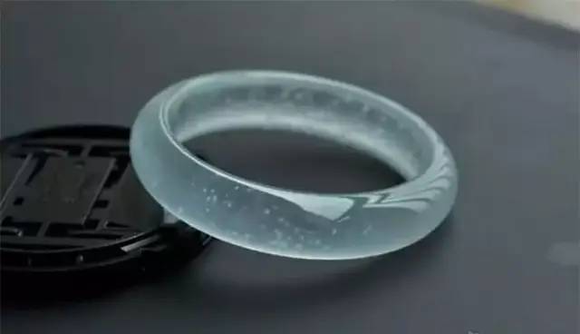 翡翠|大爷花16万切翡翠原石，刀刀见涨，乐开了花！