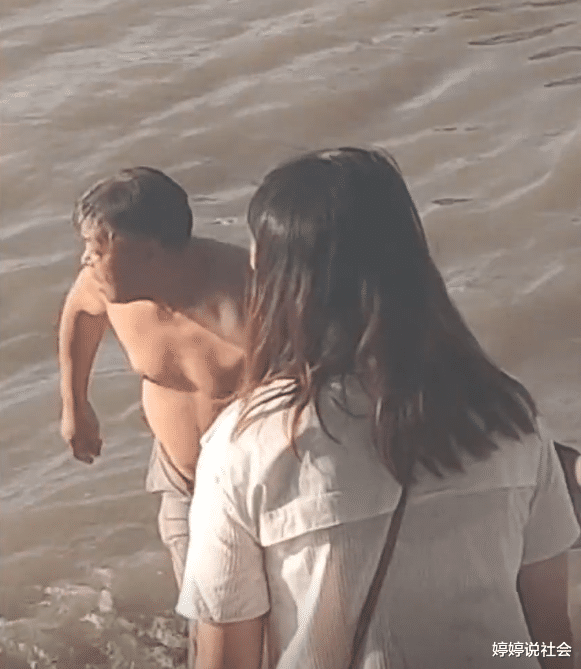黑龙江3名少年落水,59岁大叔拼尽全力救回2人,大叔事后自责不已