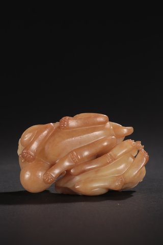 和田玉籽料|清代-和田玉籽料双兽戏球雕件