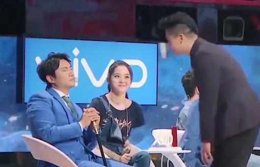 明星|工作时睡着的5位明星：沈腾在《王牌》小眯，郑恺脱鞋直播睡觉