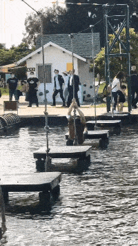 |大姐为了美观也是拼了，这么勒着不觉得闷吗？