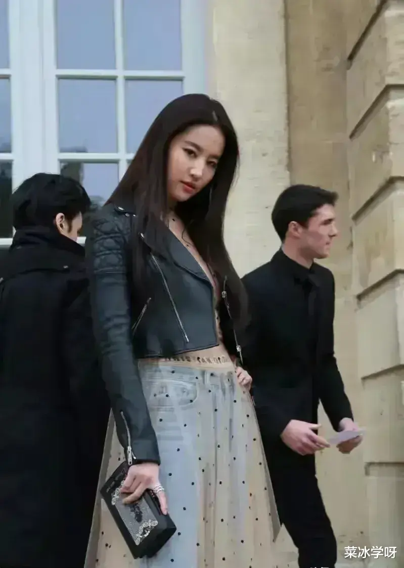 刘亦菲|刘亦菲外国造型真放得开!