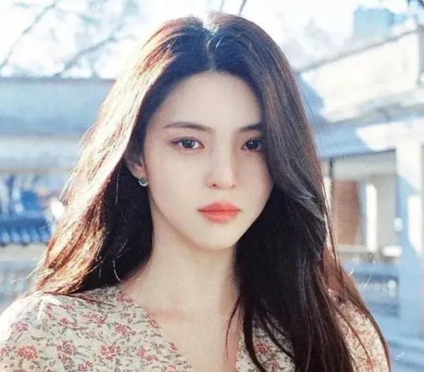 韩素希|韩女星画作暗示求救信息,本人脖子、膝盖乌青,网友解读其中7张