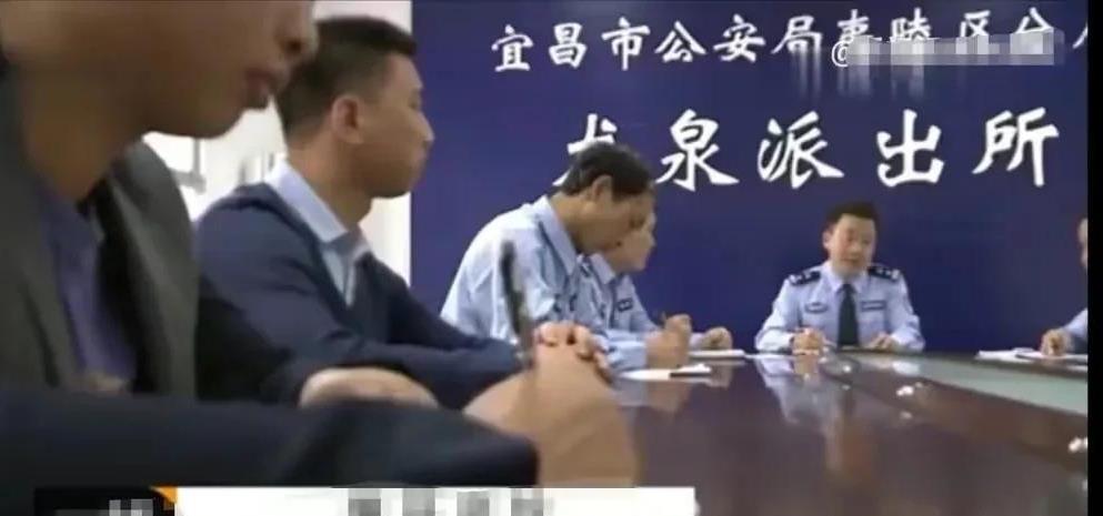 09年湖北女子带女儿改嫁给情人,竟害了女儿,6年后致4个男人坐牢