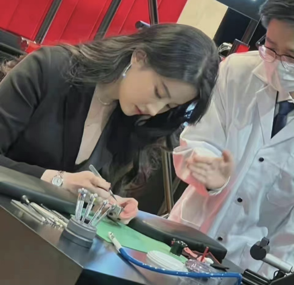 刘亦菲|网友高铁偶遇刘亦菲