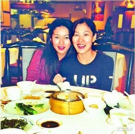 伏明霞|43岁跳水皇后伏明霞，为70岁老公拼四胎，男方财力究竟有多雄厚