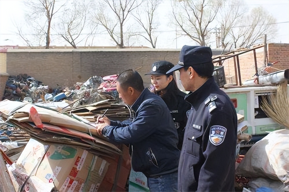 2019年,广东一下岗工人成吨买纸,引起警方高度怀疑,逮捕后立即判刑