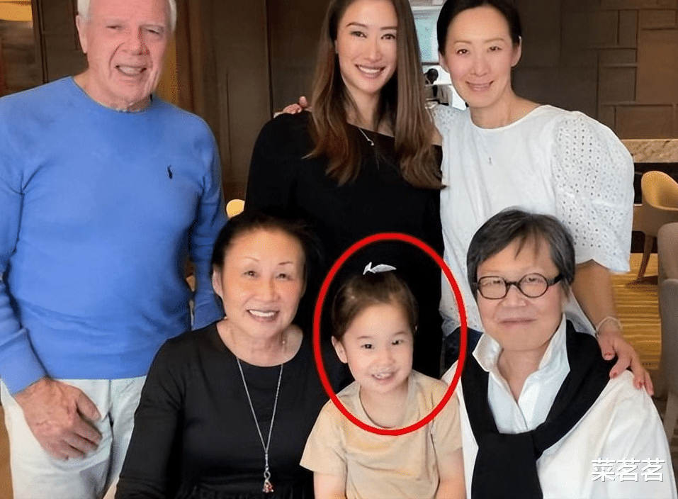 谷爱凌|40岁谢婷婷晒生日照,未婚生子3岁女儿出镜~