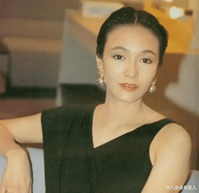 董洁|骨瘦如柴成为中老年女星颜值“杀手”,身材干瘪,脸部崎岖,憔悴