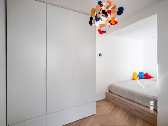 73㎡简约风小户型，不规则阳台规划为餐厅，明净的空间感！