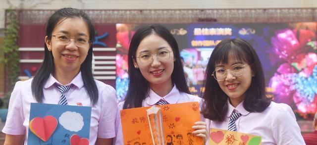 教师|八月份各地陆续发布了教师招聘公告,满足三点即可报考。考取编制