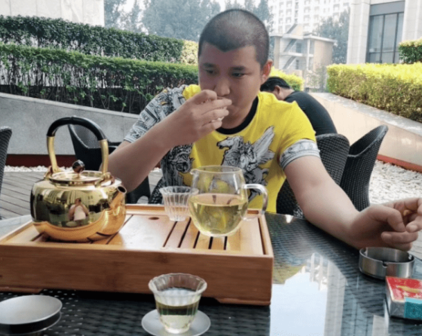 井元林|网红二驴:我有68亿,张开凤卡里有一个多亿,有事情花500万解决