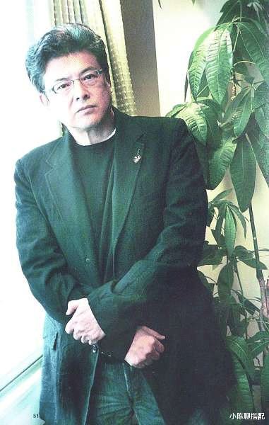 衬衫 三浦友和老了也帅气时髦,穿西装配衬衫,发腮有皱纹也不显油腻
