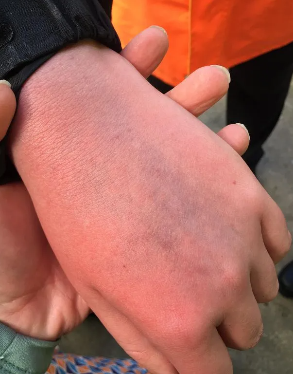 曼联|曼联0-1，看清37岁C罗！不敢接球躲着踢，人设崩塌对小球迷动粗