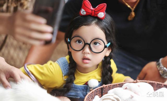 阿拉蕾|还记得百万年薪拿来养弟弟的阿拉蕾吗？如今长到认不出？