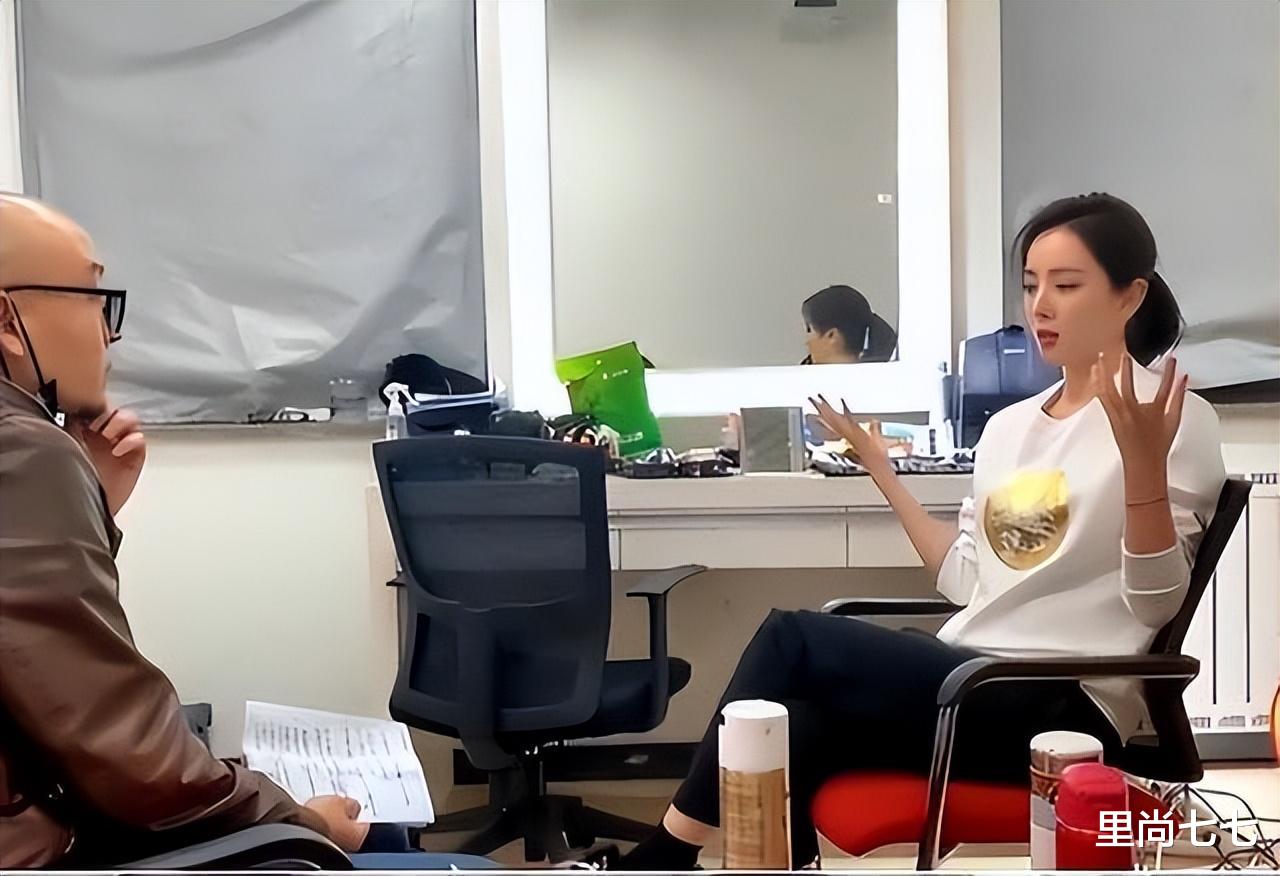 李思思|李思思带儿子游玩，自拍大变样不敢认，尖下巴彻底没了一姐气派