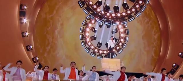 周深|周深的《向光而行》我听了，说说我的看法吧！