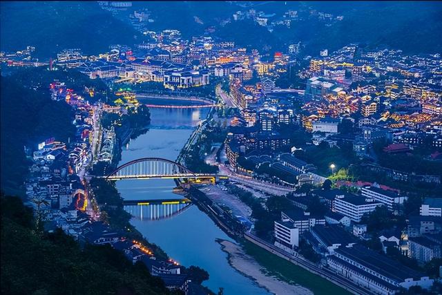 遵义首富沉浮录：做沙发起家，搞房地产暴富，出狱后退出江湖