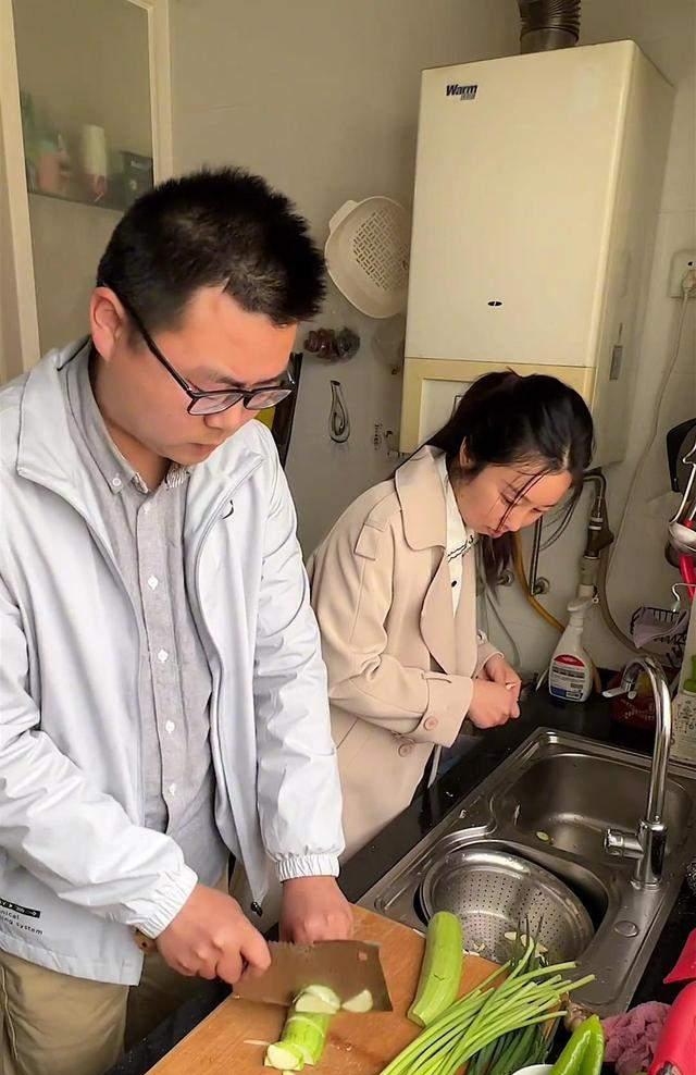 许敏|许敏儿媳发长文回应质疑,为老公姚威鸣不平,长篇作文获网友力挺