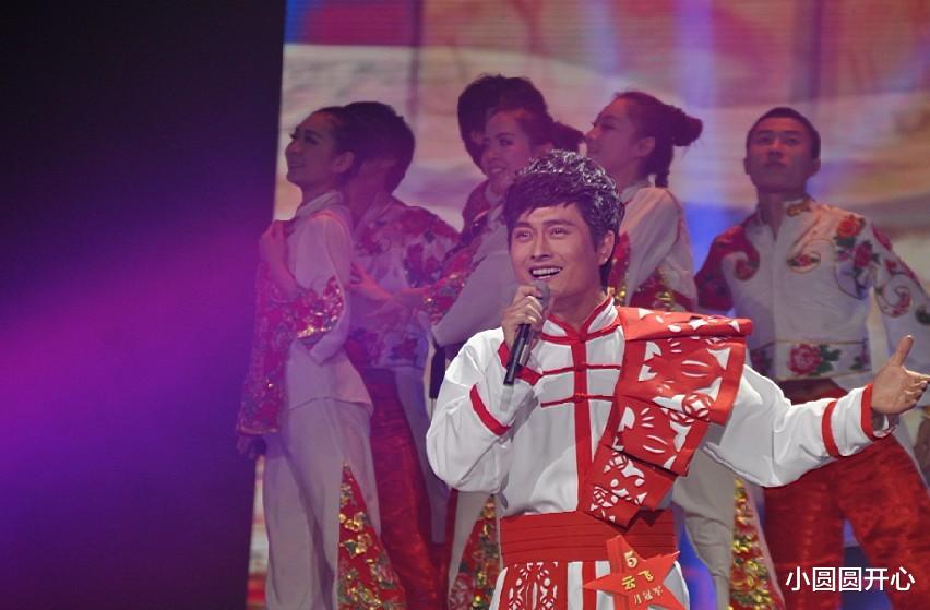 云飞|成名后“抛弃”妻女，转身迎娶小10岁娇妻，草原歌手云飞如此无情？