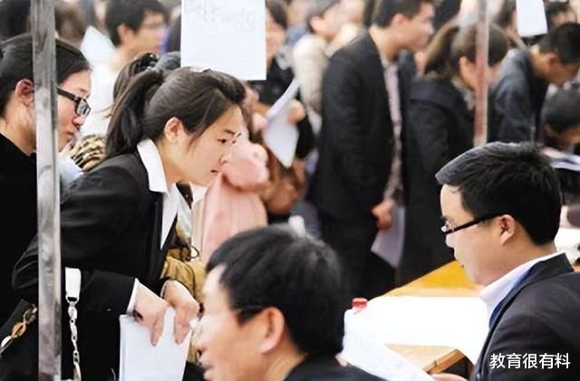 |女孩入住当天就离职，苛刻的条件加上薪资待遇问题，均为导火索