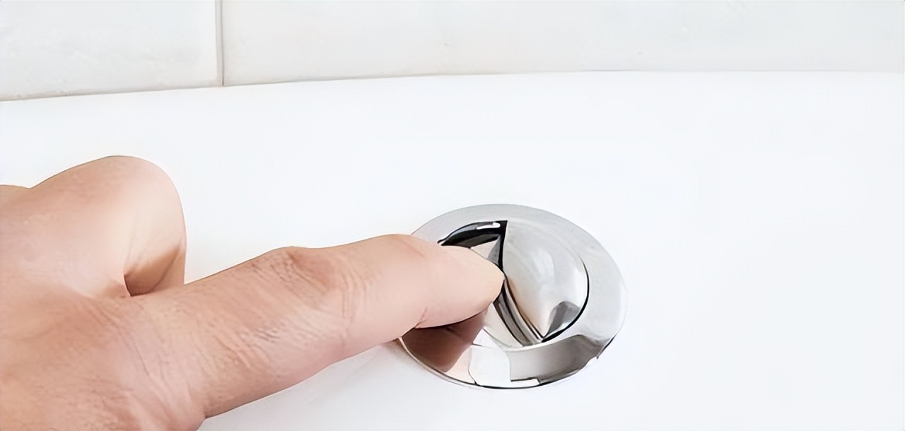 马桶上两个“按钮”有区别吗?这么简单的问题,知道的人却不多!