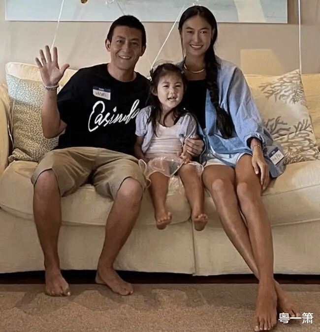 男神|颜值坍塌最快的4位香港男星，他们都从帅气男神瞬间变成油腻大叔