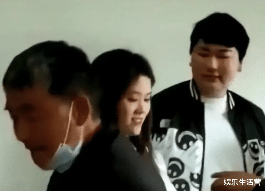 |朱小伟未婚妻个人信息曝光，21岁本科毕业，结婚就跟小伟要孩子