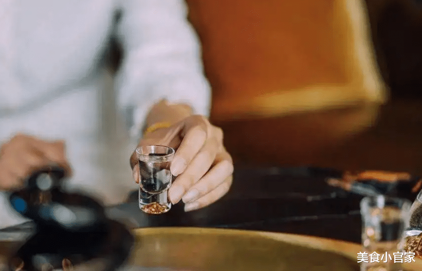 |领导说“你不喝就是不给我面子”，职场小白才会喝，精明人这样干