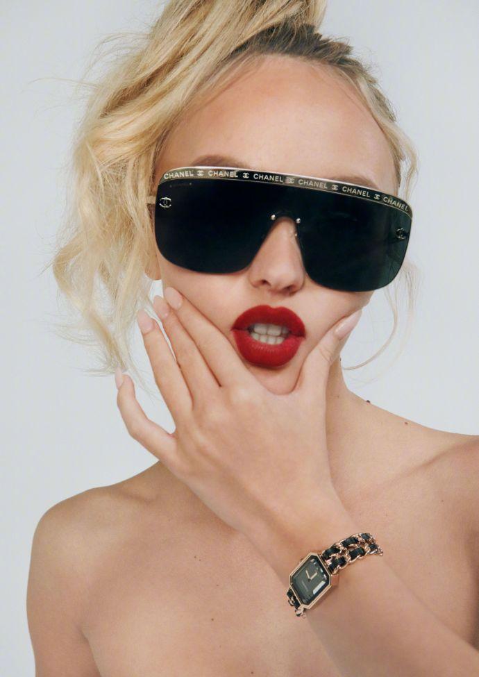 约翰尼·德普|德普女儿被全球数十位超模怒撕!被喷是靠爹妈特权的星二代,“没有自知之明”