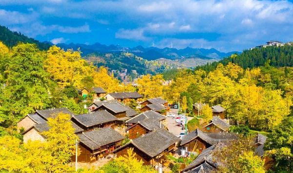 “隐藏”在群山之间的贵州小城，环境舒适讨喜，这个优势独一无二