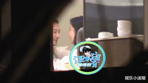 黄晓明|黄晓明新恋情？坐搂47岁女总裁，贴脸拥抱举止亲密，baby疑回应