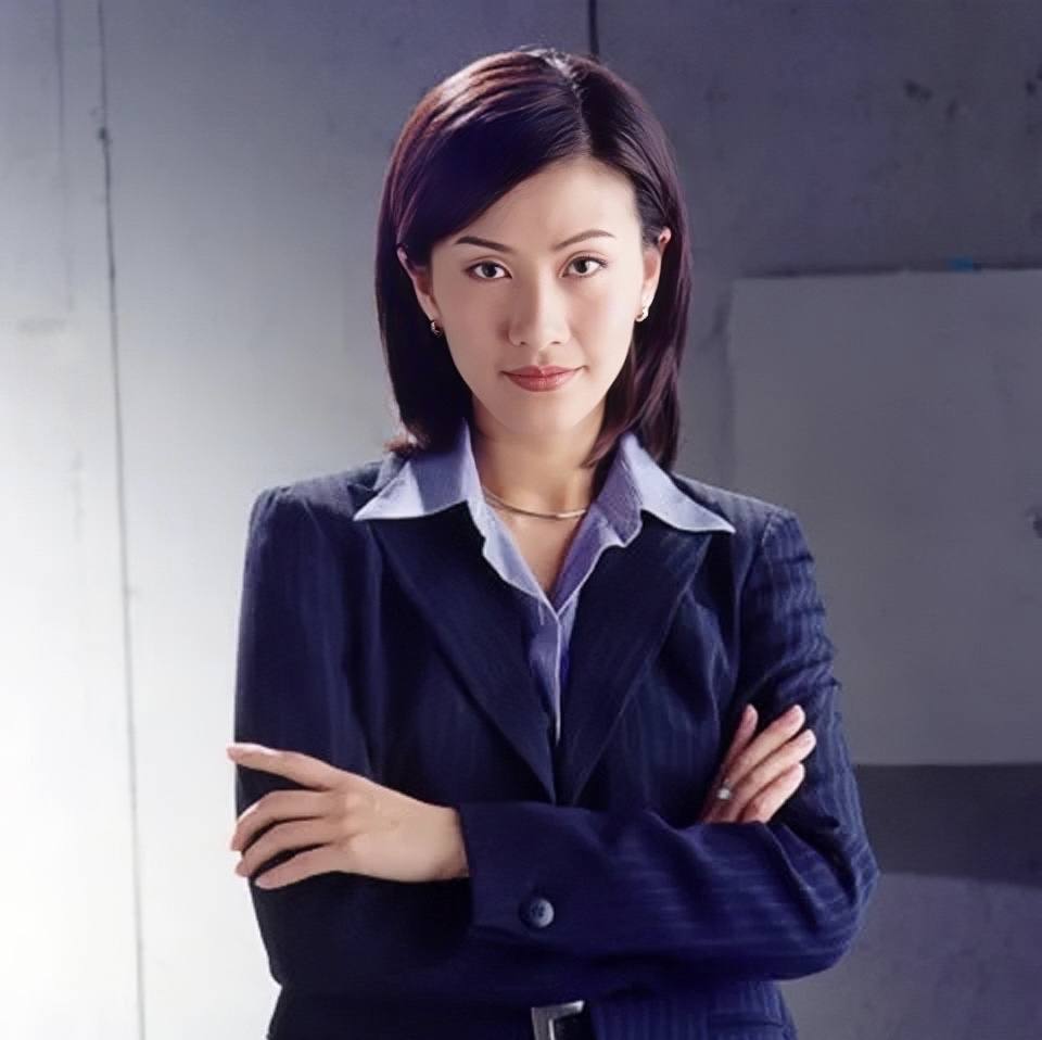 陈慧珊|遭调侃成父女恋：香港知名女星一家近照曝光，大11岁丈夫满头白发