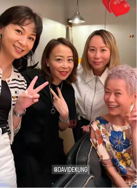 叶童|59岁叶童近况令人堪忧!眼神沧桑迷离似大婶,白发稀疏尽显老态