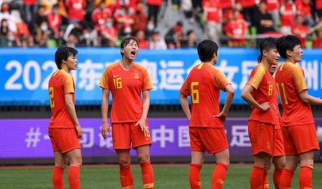 中国女足|太冤枉，500万大V质疑水庆霞不专业，中国女足可没钱自带厨师