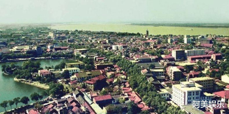 罗永浩|横空出世的新“罗胖”，当月收入就上千万？