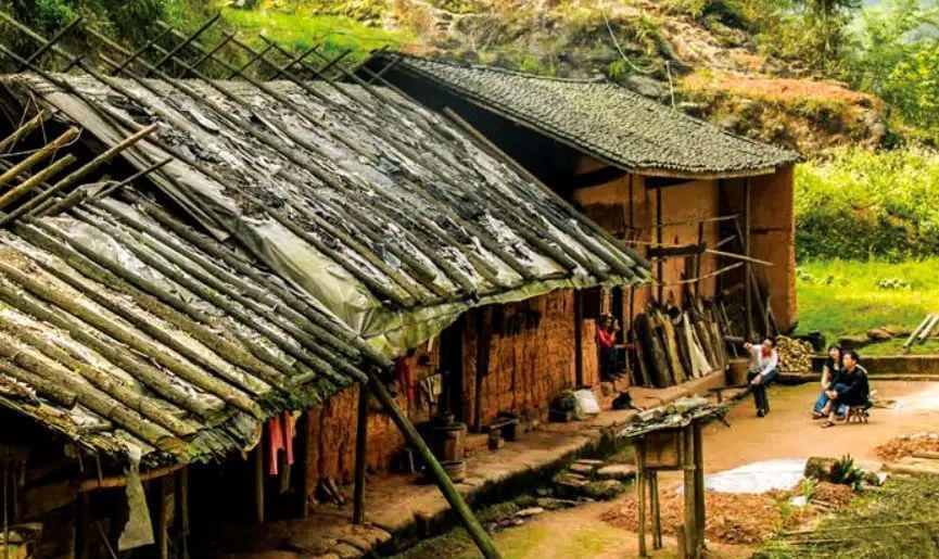 小伙与29岁寡妇私奔至深山隐居50年,峭壁凿出6208级“爱情天梯”