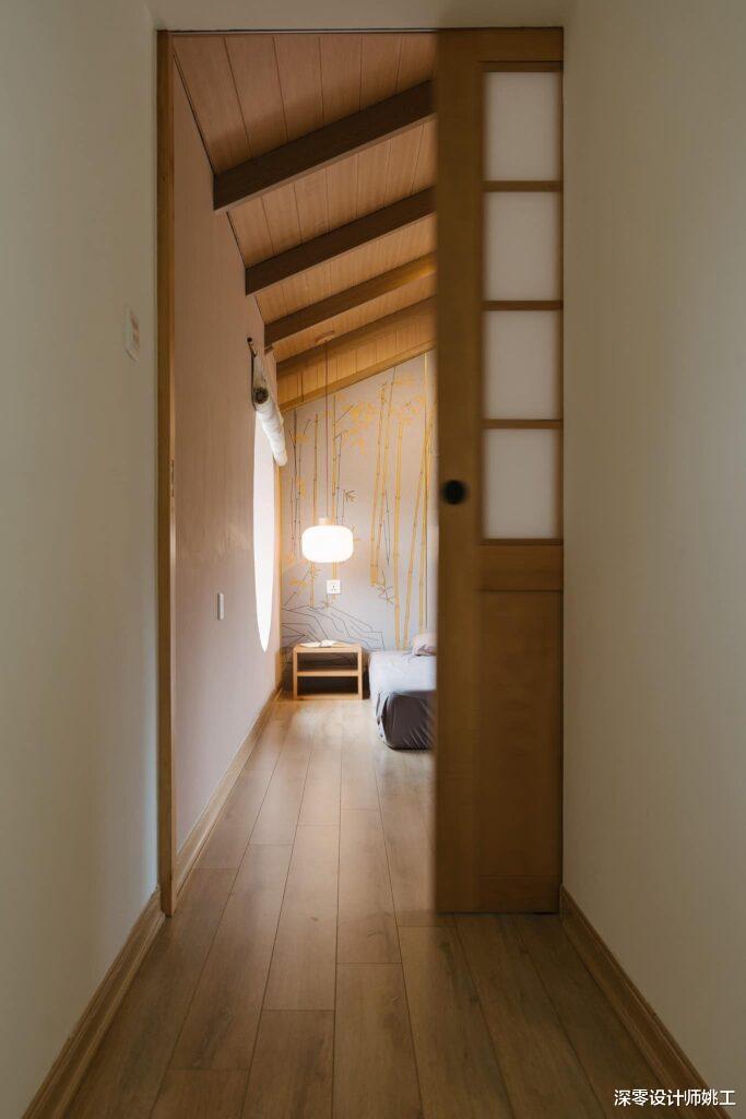 这个养老房绝了啊！小两层依附在山脚下，拱形门窗带来数不尽的温柔