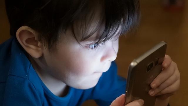 深夜偷看“不良网站”,删除历史记录也没用,3个坏影响悄然发生