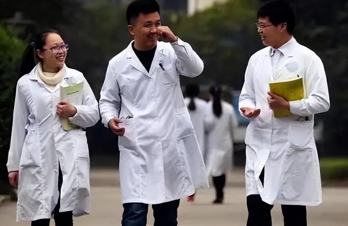 杭州|医学生找工作难吗?北大硕士生面试被刷10余次,月薪9千仍不知足