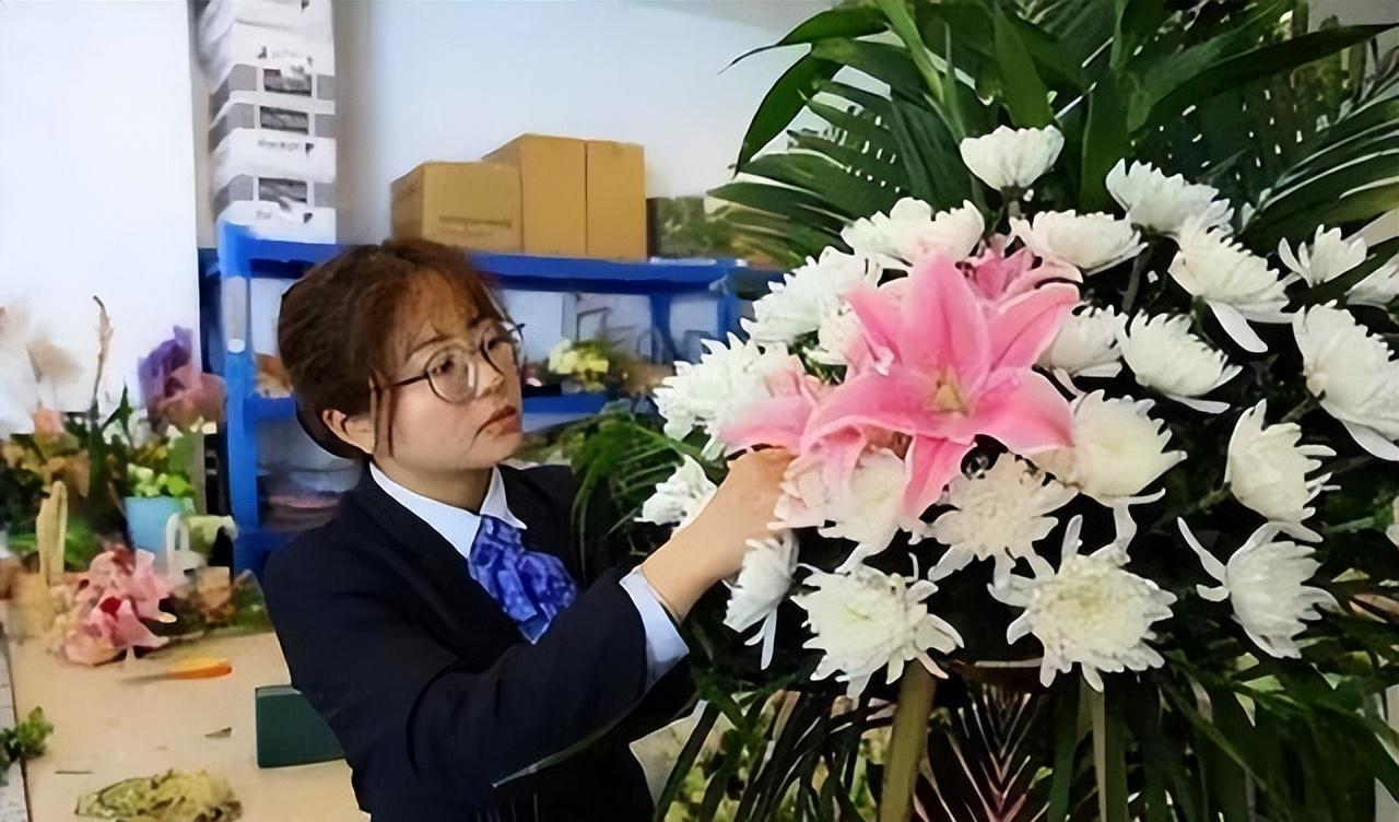 95后女孩当入殓师,月薪6000,网友喊话:给我100万都不干