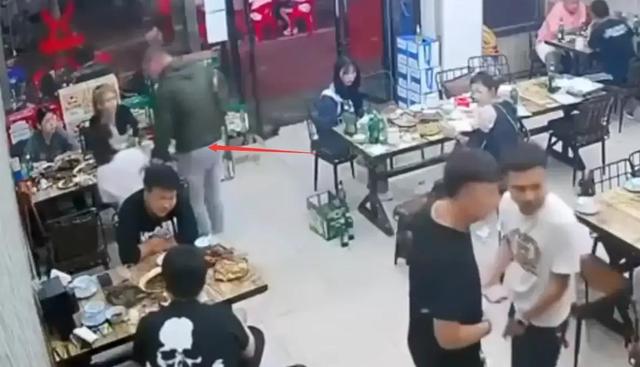 唐山烧烤店的几个恶徒为何敢如此嚣张?