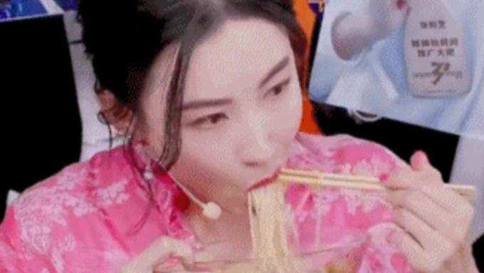 |张柏芝时隔1年回内地捞金！带货普通话被吐槽，营业额仍轻松破亿