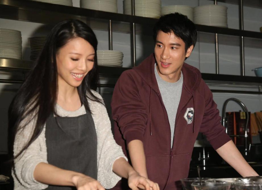 王力宏|王力宏将举办个人演唱会！下月正式复出，花45万在外租房住