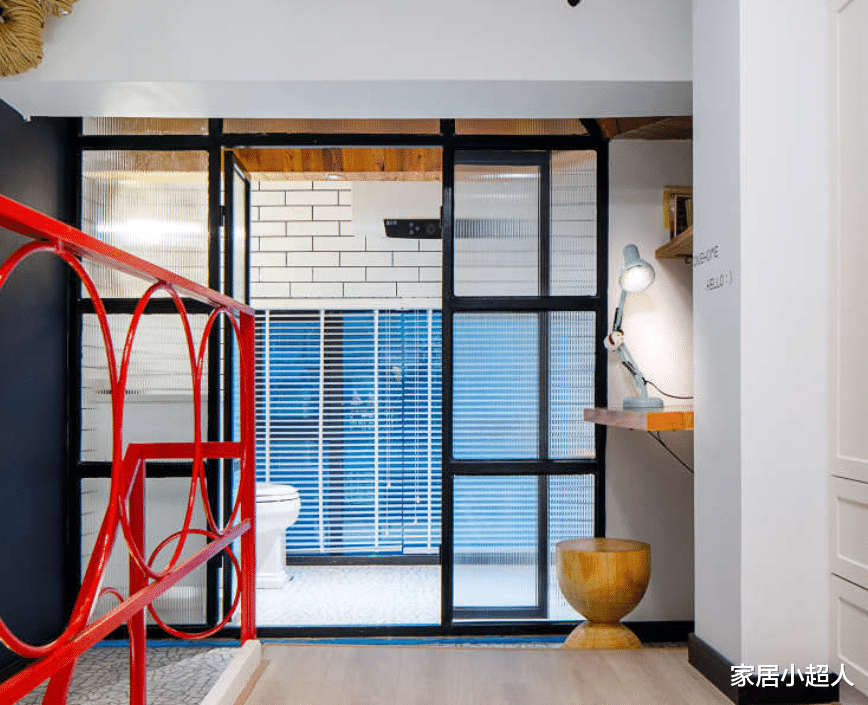 18平老房子借用公共区域，拥有超大卧室，二层还有小影院