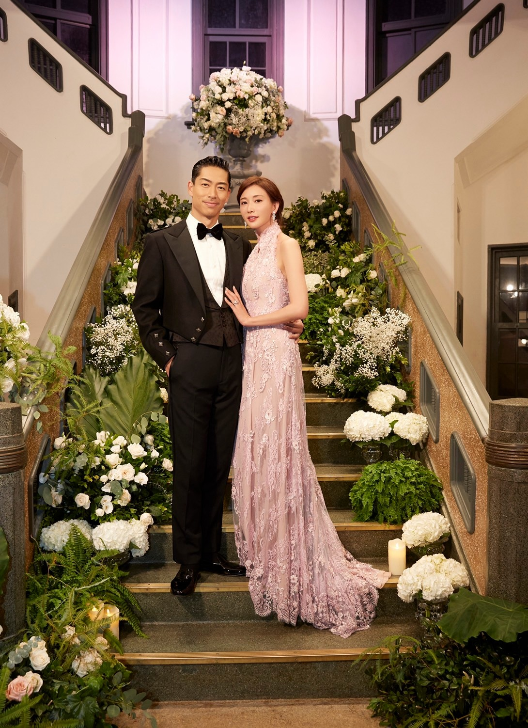 林志玲|47岁林志玲现身活动做DJ打碟，穿抹胸裙美貌惊人，摇头晃脑气氛嗨