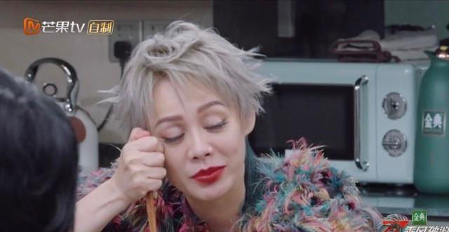 于文文|顶嘴那英、质问宁静,于文文摆出的冷漠脸,阿雅都挽救不了场面