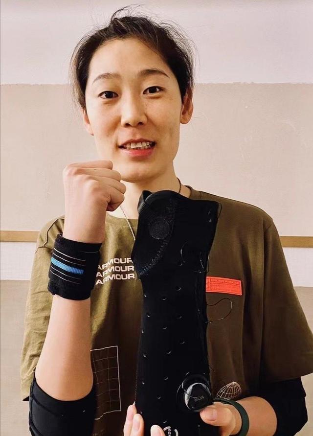 朱婷|网友爆朱婷新动态！在巴塞罗那积极复健，遗憾未见到偶像纳达尔！