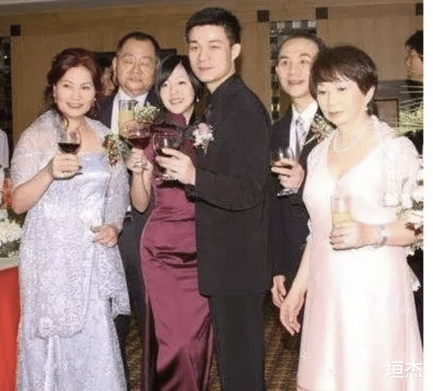 伊能静|AA制、分房睡、容忍丈夫出轨，这8对明星夫妻的相处模式太怪了